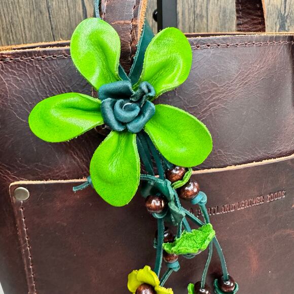Daisy Flower Leather Bag Charm Genuine Leather Purse Crossbody Keychain NEW - Picture 7 of 8